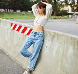 吴昕瘦出新高度,穿一字肩短t秀好身材,蚂蚁腰让人折服