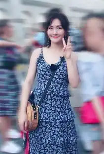 谢娜匈牙利街头被粉丝搂肩拍照,眯眼咧嘴笑露出鱼尾纹,超可爱
