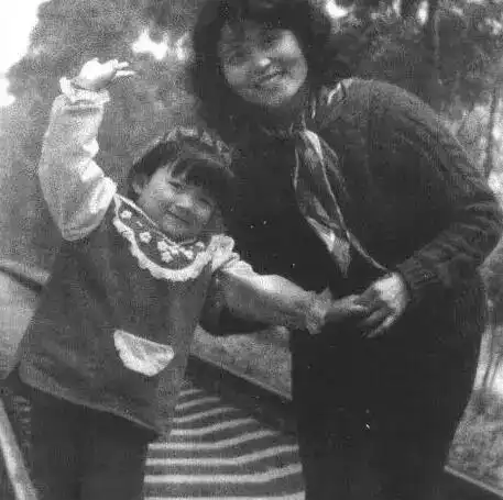 哈佛女孩刘亦婷誓言报效祖国,却加入美国国籍,嫁给老外