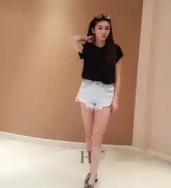 郑恺与女友机场甜蜜发糖90后豪门程晓玥家庭背景曝光