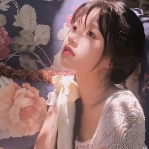 又纯又欲的女生头像