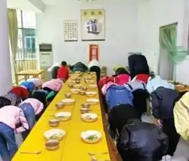 搬砖男孩小朱爸爸信奉的新教育开创者张清一究竟是什么人