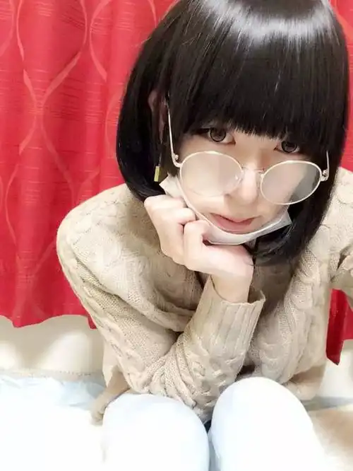 油腻宅大叔瞬变美少女,小哥哥的整形级化妆术,让人瞠目结舌