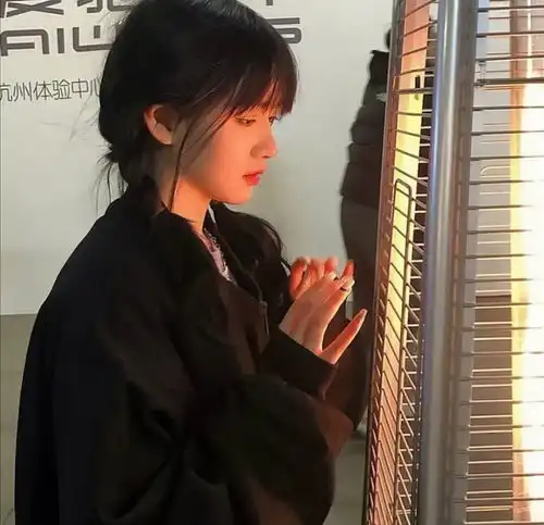 女生头像永远心怀悸动且期待明天
