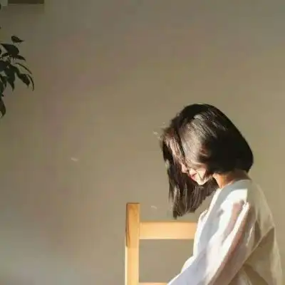 短头发女生头像霸气好看漂亮女生短头发图片