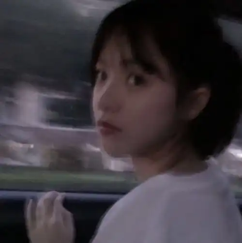 与桃花相伴的头像