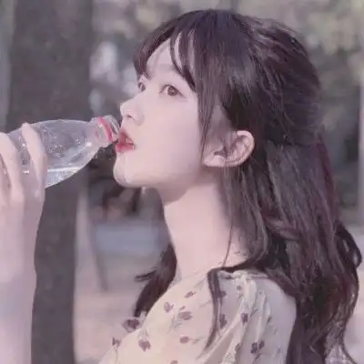 初中女生常做3动作,鼻子越变越精致,校花都在偷偷练