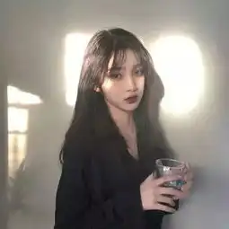 酷酷的女精致女生长发头像