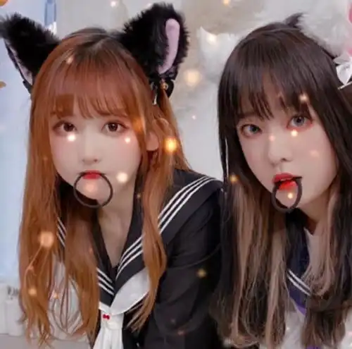 又一个万小七郝一点cos猫系少女,却被旁边的助理沐沐抢镜
