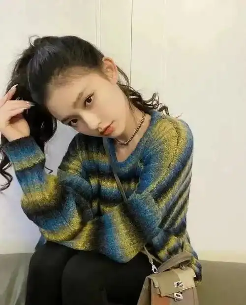 江疏影张俪都在穿的毛衣,娱乐圈的明星几乎人手一件