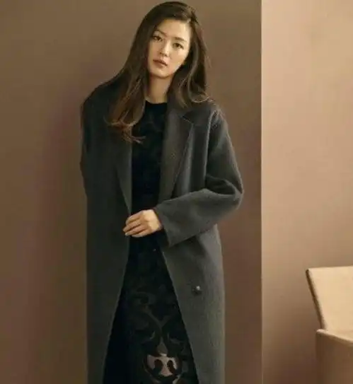 穿大衣不知如何优雅气质女神全智贤大衣造型,每一套都是经典