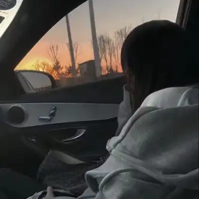 清新不露脸girl头像文案