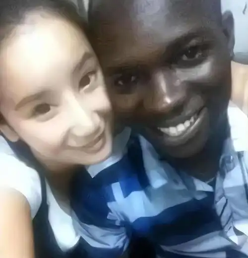 美女高材生为钱远嫁非洲,却惨遭监禁,父亲抑郁而亡
