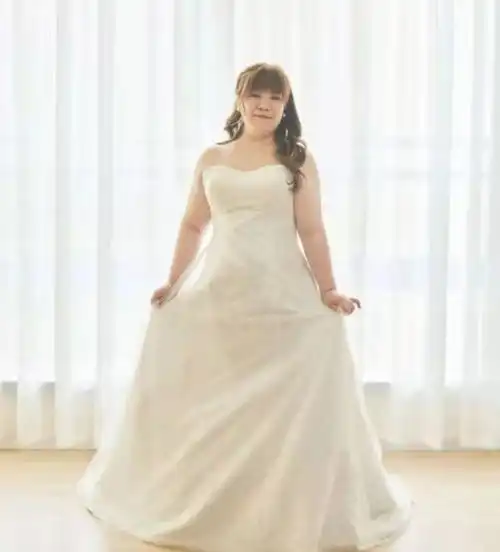 肥不是罪tvb女星为大码婚纱品牌拍广告,尽显清纯一面仙气满溢