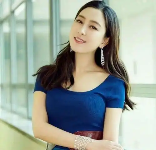 马苏身材火辣,性感迷人凹凸有致的身材,标准的大美女一枚