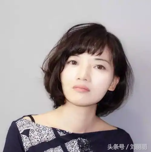 今秋就烫发选微蓬头,气质女人的选择