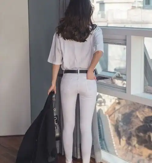 靓丽闪耀的紧身牛仔裤美女,散发出时尚风情,更显高贵优雅魅力