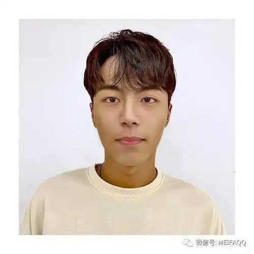 超火的男士逗号头,引领男生发型新潮流