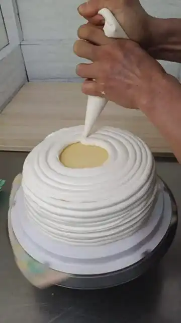 粉色花朵蛋糕,充满了少女心,特别的可爱