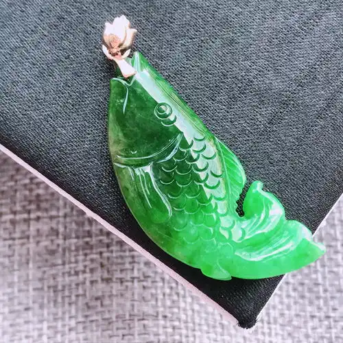 戴这些翡翠挂件能够招财进宝还不快来看