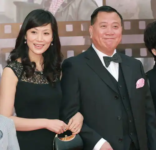 洛阳女婿万梓良对前妻没有愧疚,爱小妻子也爱大河南