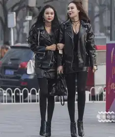 街拍一对一身黑的高冷女闺蜜,有多少男人能驾驭的住