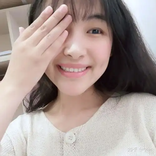 有梨涡和酒窝,以及卧蚕的女孩子笑起来很好看吗