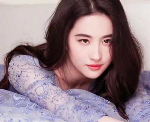 女星哭戏都啥样刘亦菲仙女落泪,杨幂哭红眼眶,看到热巴心疼