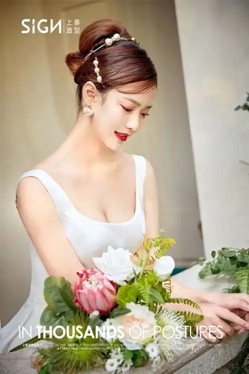 优雅轻复古造型,娇嫩美人妆