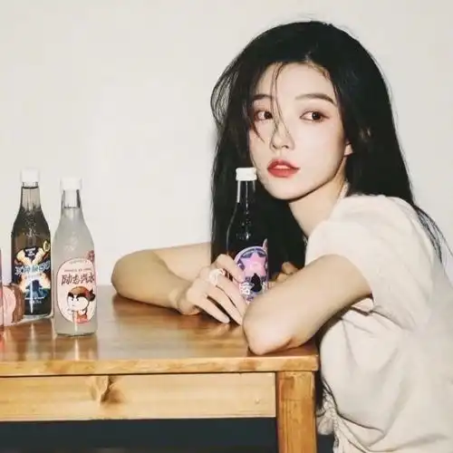 0601美女头像愿你独立平等骄傲自由
