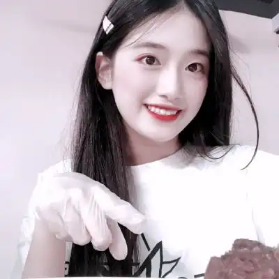 微信女生头像精致可爱每天早上醒来记得笑一下