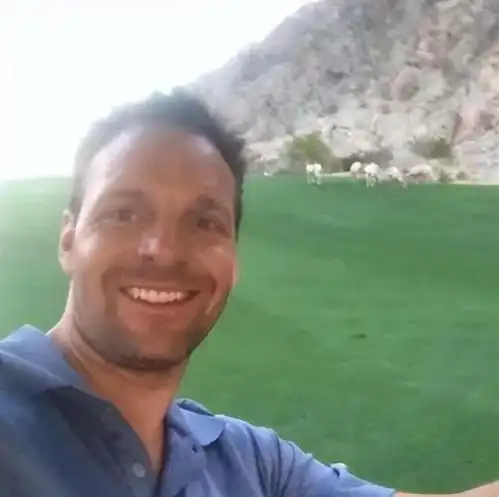 19年华裔女警,绝望自杀曾遭多名上司胁迫发生关系,达2年时间