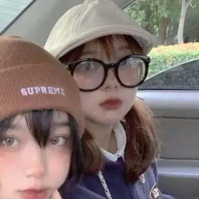 网易云热评广播里喊到,带好您的贵重物品下车,男孩对女孩说