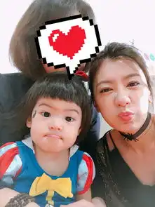贾静雯母女过万圣节,咘咘波妞一穿搞怪装就大哭,坚持可爱公主风