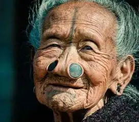 印度这个民族的女人必须被毁容,原因竟然是这个