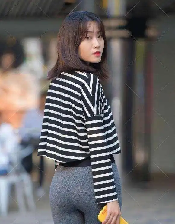 丰润紧致的瑜伽裤美女,轻松兼具优雅与舒适,遮肉显瘦