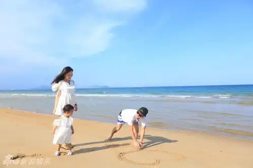 组图贾乃亮亲吻李小璐遭女儿小甜馨掌掴