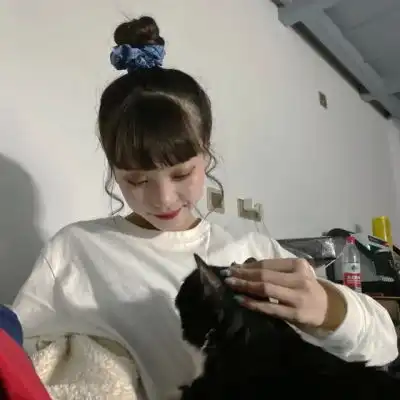 女生抱猫咪头像可爱好看你是例外唯一偏爱
