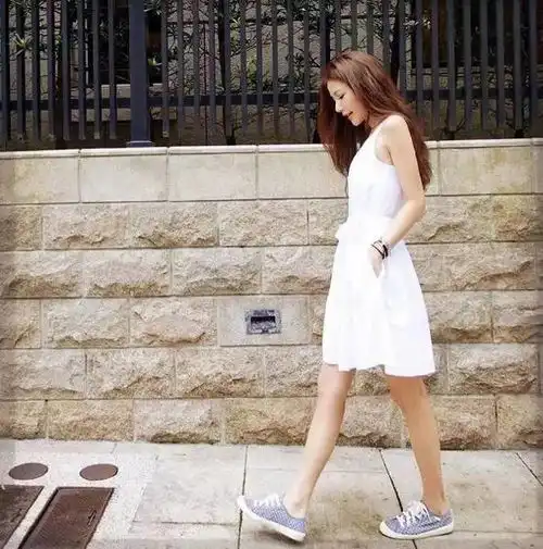 40大妈煞气太重,00后小鲜肉迅间被秒