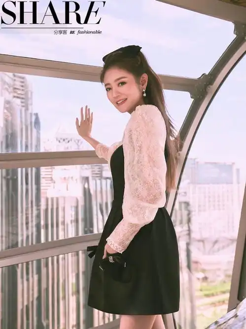 安以轩澳门拍时尚大片,职场风穿搭不耽误秀腿,生俩娃身材没咋变