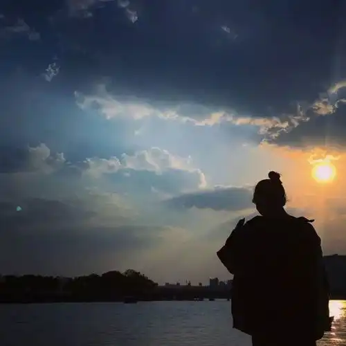 头像丨心有所念人隔在远远乡