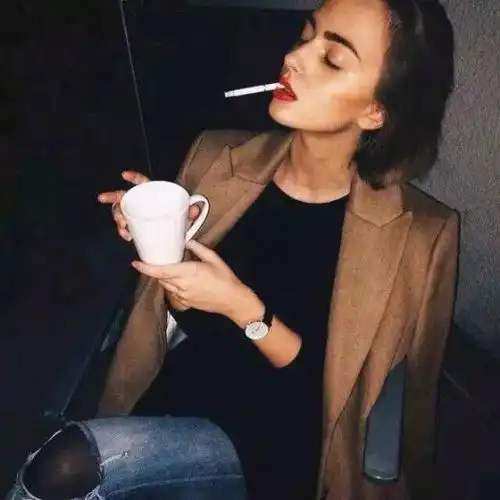 抽烟男女头