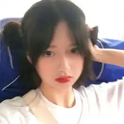 女生温暖小清新的高级感妆容头像