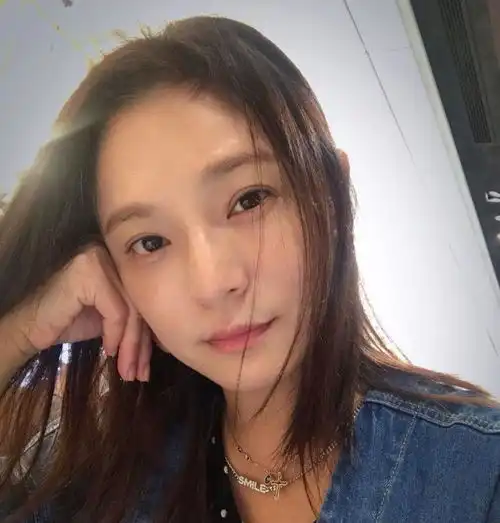 47岁女星梁家榕靠柠檬水逆龄差13岁撞脸延禧攻略纯妃