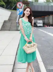 图一清纯元气少女,图二大长腿,图三闭月羞花春天小妖精