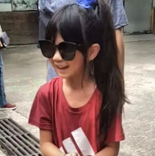 整容式长开曹格8岁女儿近照,与小时候简直判若两人