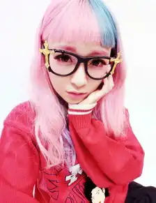 微微一笑,悄悄地逃离我的关注小清新女生图片