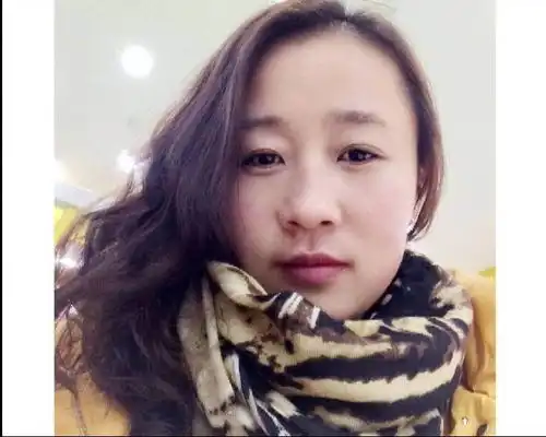 年轻女子济南火车站离奇失踪,监控显示,被陌生中年大叔带走