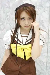 超清纯可爱美少女夏日里的制服诱惑