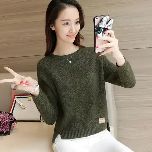 时髦的女人从来不将就,穿这样的毛衣,舒适得体,美得动人心弦